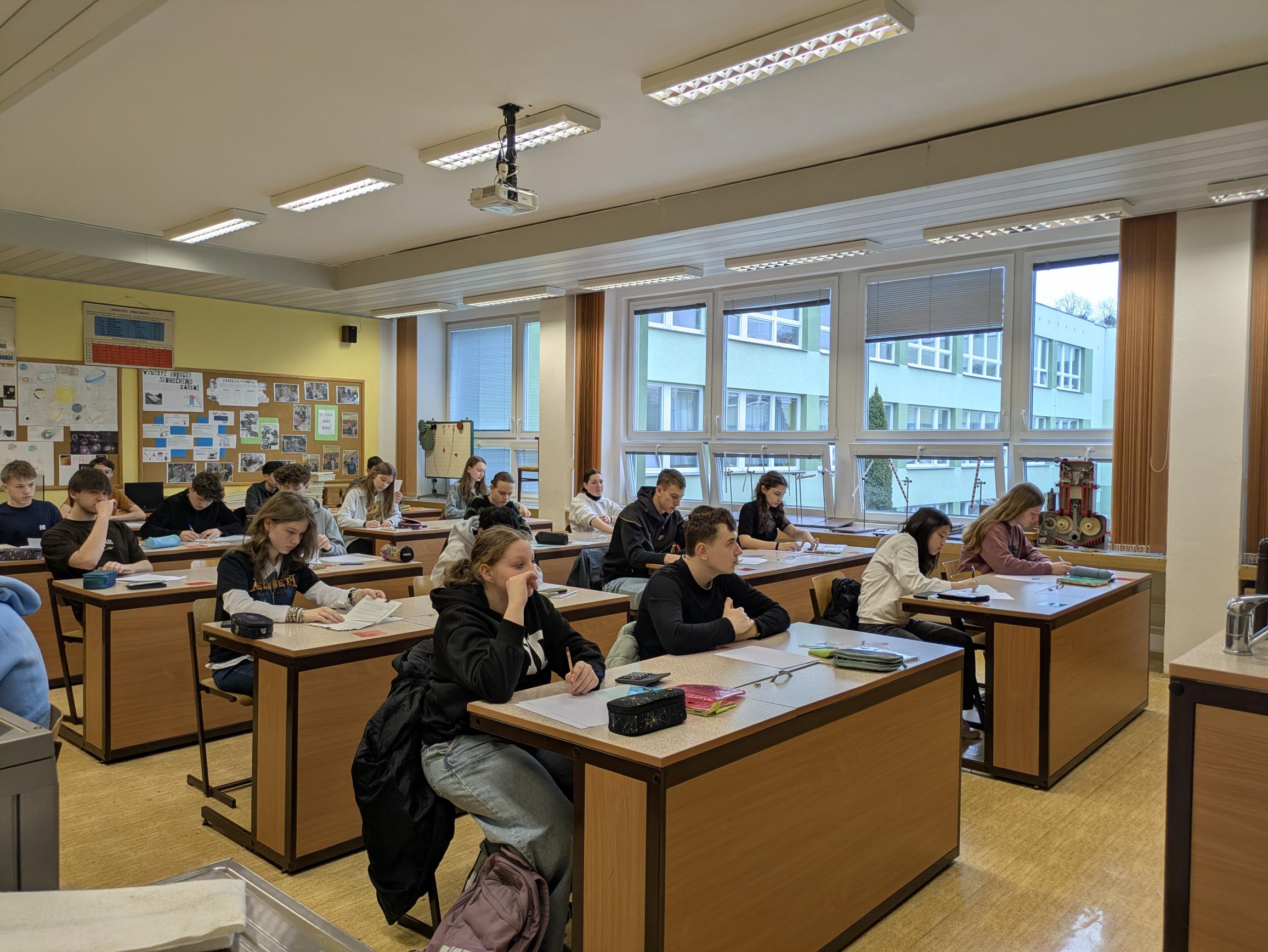 Řešení úloh fyzikální olympiády.