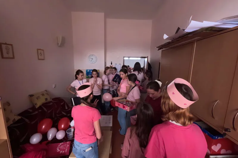 Příprava na akci- Valentýnská lízátka.