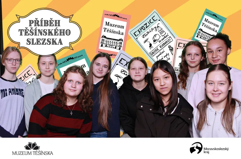 ŽÁCI  - společná fotka