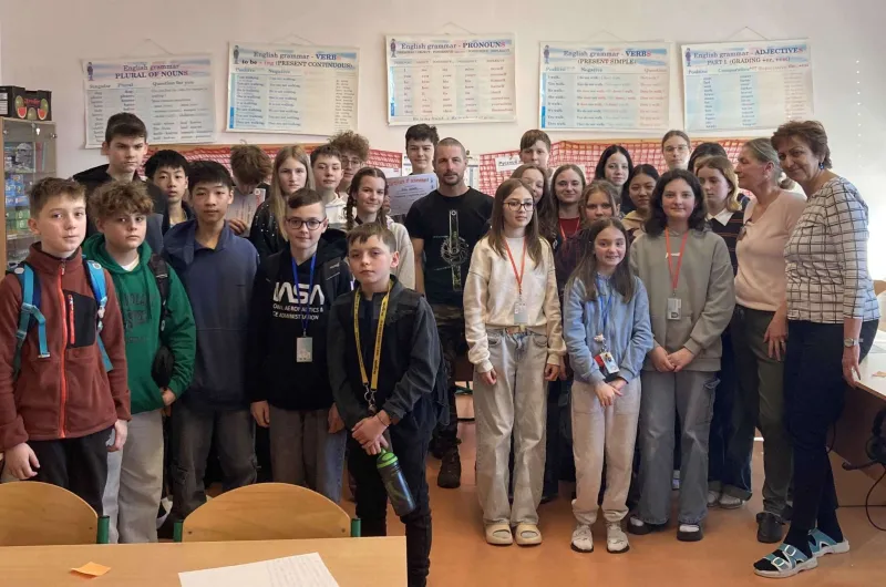 Závěrečná společná fotografie účastníků s porotou